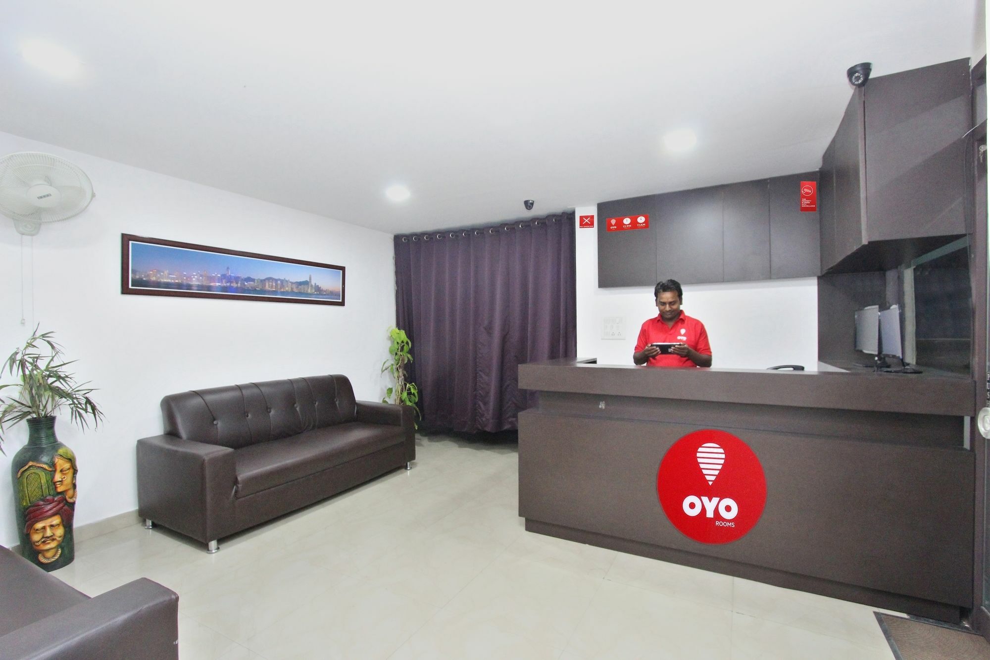 Oyo 4290 Silicon Suits Bangalore Exteriör bild